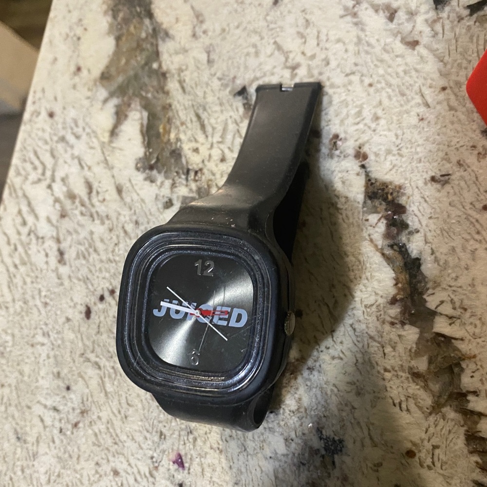 Juice silicone watch in Black broken strap